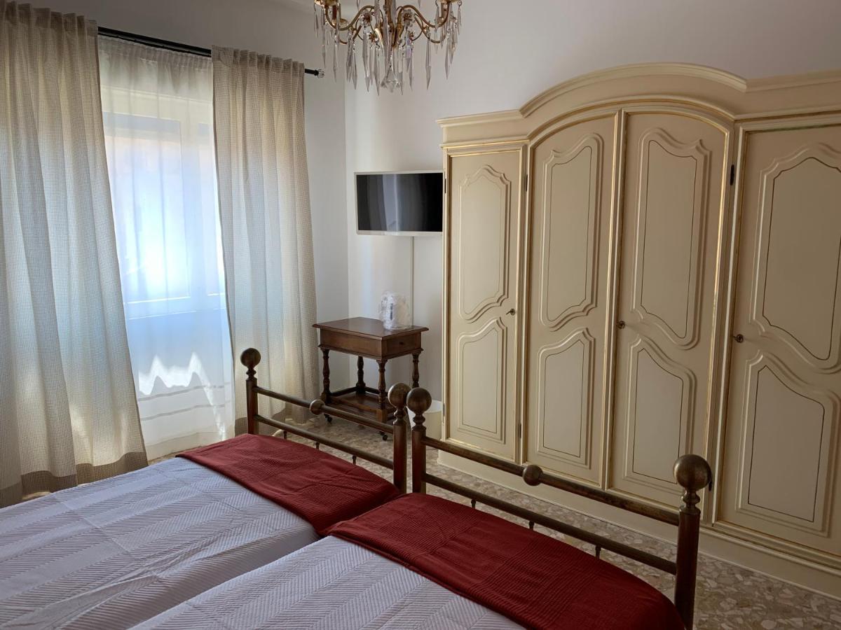 B&B Fiorisol Augusta Bagian luar foto